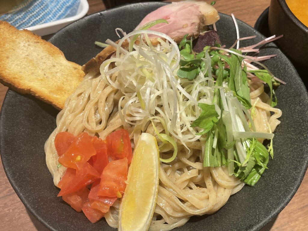 海老つけ麺ノーマル、麺と野菜