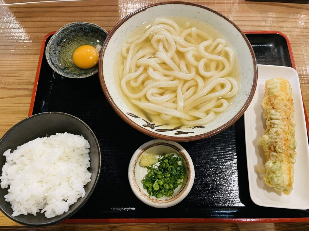 重己, ランチセット, かけうどん, 鯛ちくわ天ぷら, 卵かけごはん